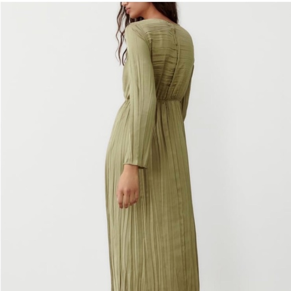 Center beaded Zara dress - Picture 2 of 8